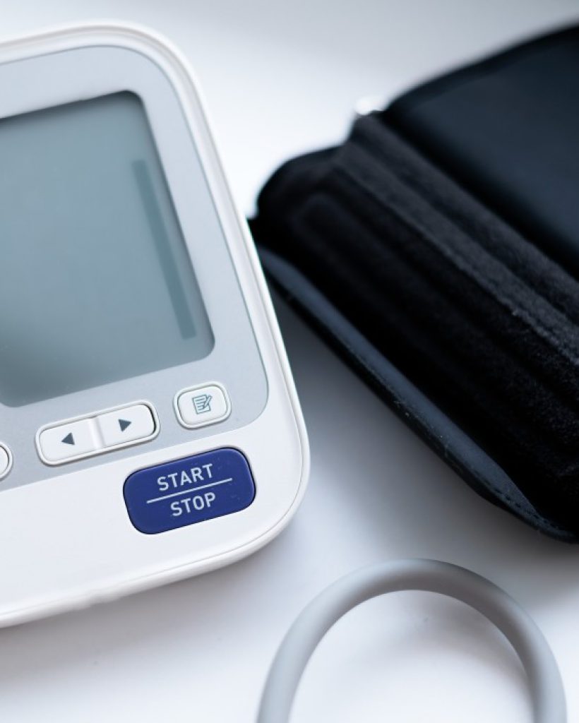 a-device-for-measuring-blood-pressure-on-a-white-background-in-close-up_t20_dzKvPB